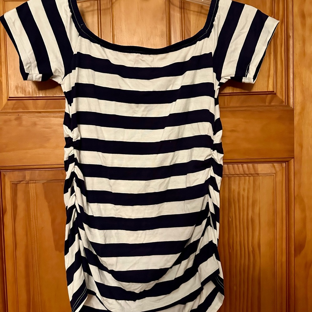 Maternity tshirt NWT - Picture 2 of 3